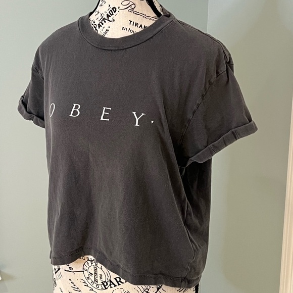 Obey T-Shirt | Gray | Cuff Sleeve | Size M | Preowned - Picture 4 of 7